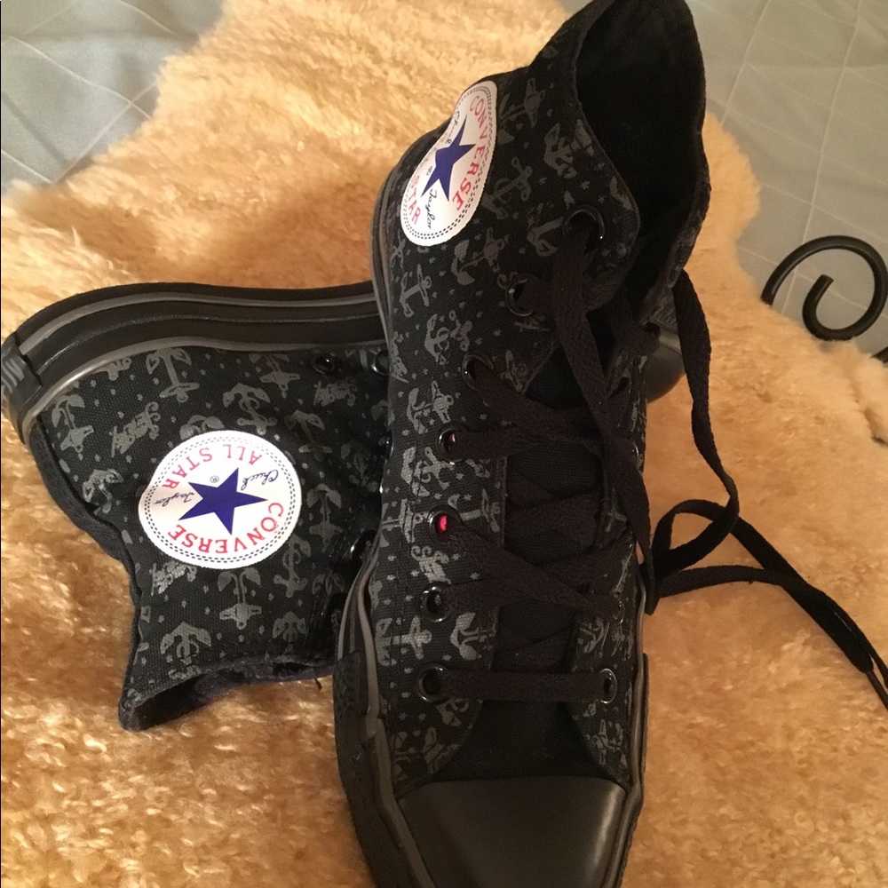 CONVERSE SHOES SIZE 5 EXCELLENT CONDITION. - Picture 7 of 10